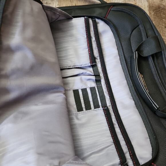 Xenon 3 Toploader Briefcase, Fits Devices Up‎ To 15.6", Polyester Black - Picture 9 of 15